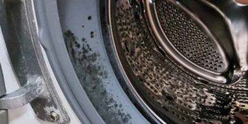 Çamaşır makinesindeki küfü anında söküp atan yöntem açıklandı!