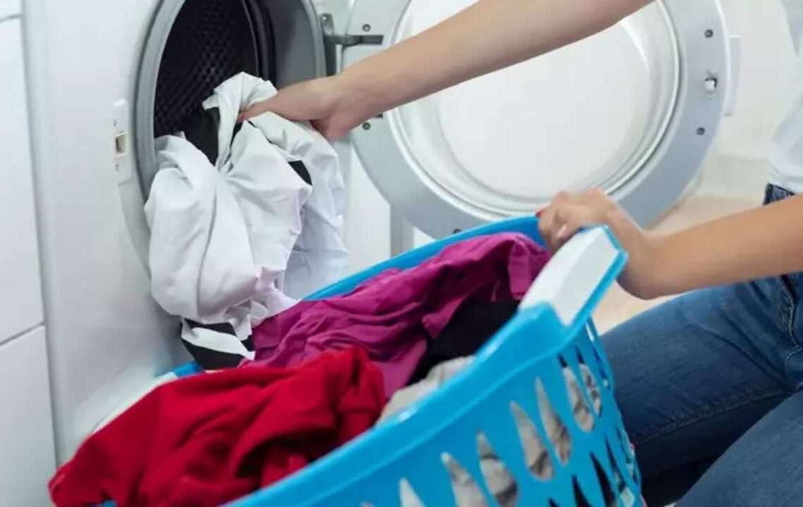 Çamaşırdaki kıl ve tüy sorununu bitirdiği söylenen sır!