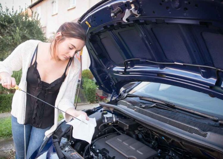 Çoğu sürücü bu düğmenin farkında bile değil! Sürpriz yakıt hilesi açığa çıktı