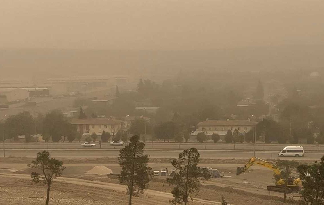 Meteoroloji’den 5 ile peş peşe uyarı! Göz gözü görmüyor evde kalın çağrısı
