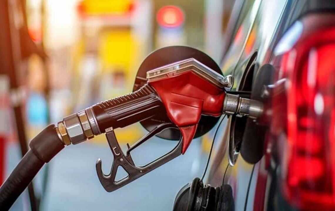 Petrolde sert kırılma! Motorinde şaşırtan indirim