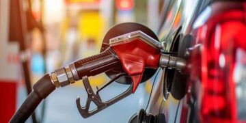 Petrolde sert kırılma! Motorinde şaşırtan indirim