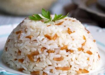 Tekrar ısıtılan pilavın yeni pişmiş gibi bir tada sahip olmasını sağlayan püf noktası!