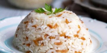 Tekrar ısıtılan pilavın yeni pişmiş gibi bir tada sahip olmasını sağlayan püf noktası!