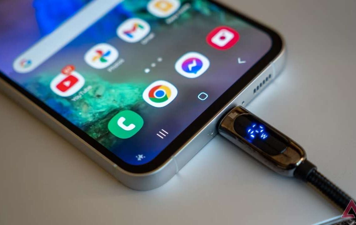 Ufak bir dokunuşla telefonların pil süresi kat kat yükseliyor!