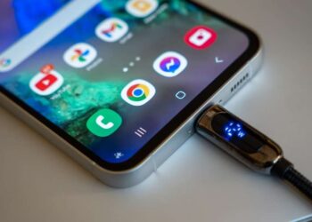 Ufak bir dokunuşla telefonların pil süresi kat kat yükseliyor!