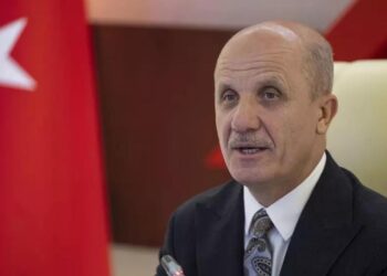 Üniversitelerde mezuniyet 1 yıl öne çekiliyor! YÖK başkanı açıkladı