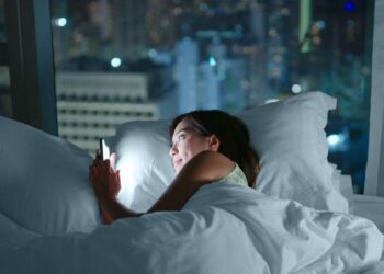 Uzmanlardan çarpıcı tespit! Uykuda asıl sorun mavi ışık değilmiş