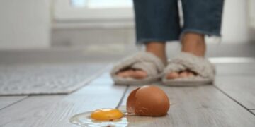 Yumurta Kokusunu Saniyeler İçinde Bitiren Etkili Formül!